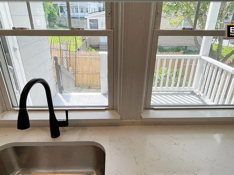 10-12 Otis St — Photo 23