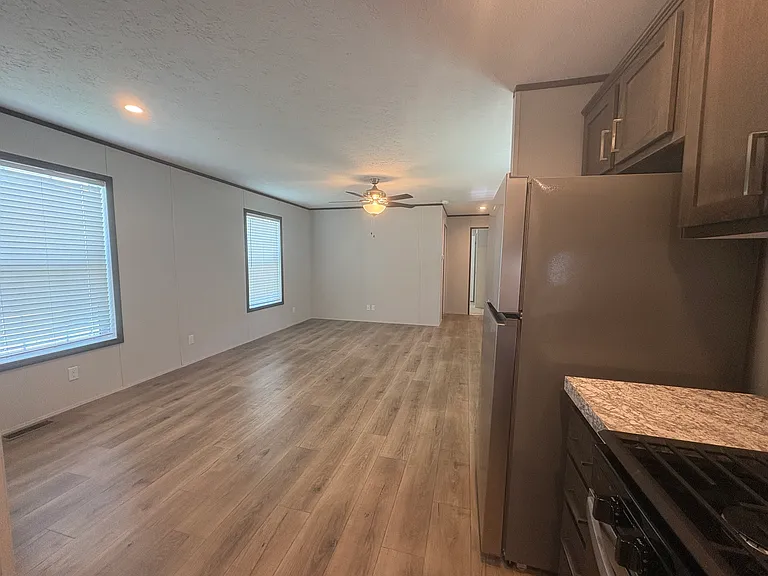 223 Lexington Dr — Photo 5