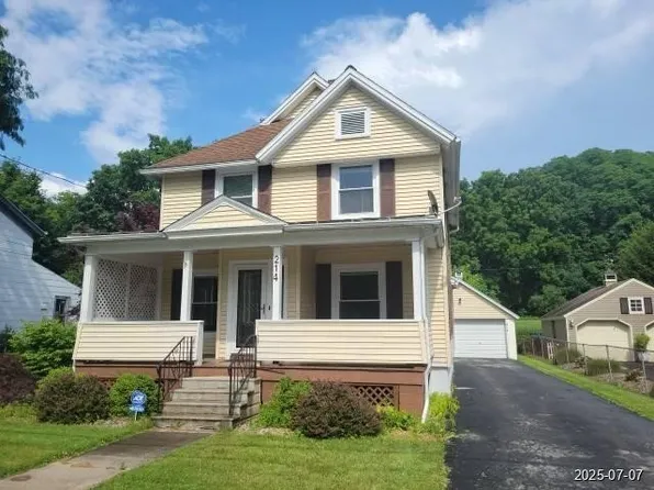 214 Hoffman St, Newark, NY 14513