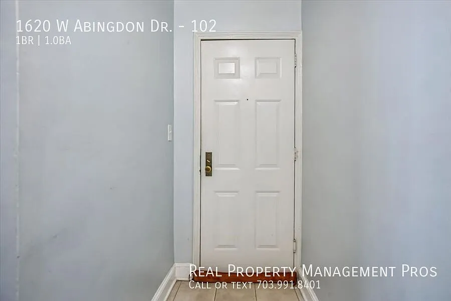 Adorable and update condo! Close to Old Town Pubs and shopping!! — Photo 3