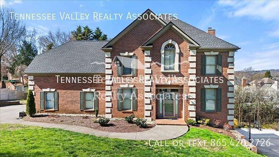 1st image of 821 Foxfield Ln