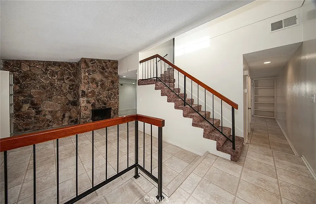 1407 Camelot Dr photo 1