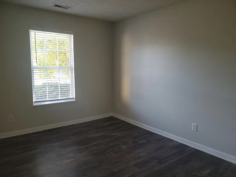 295 Keswick Dr — Photo 14