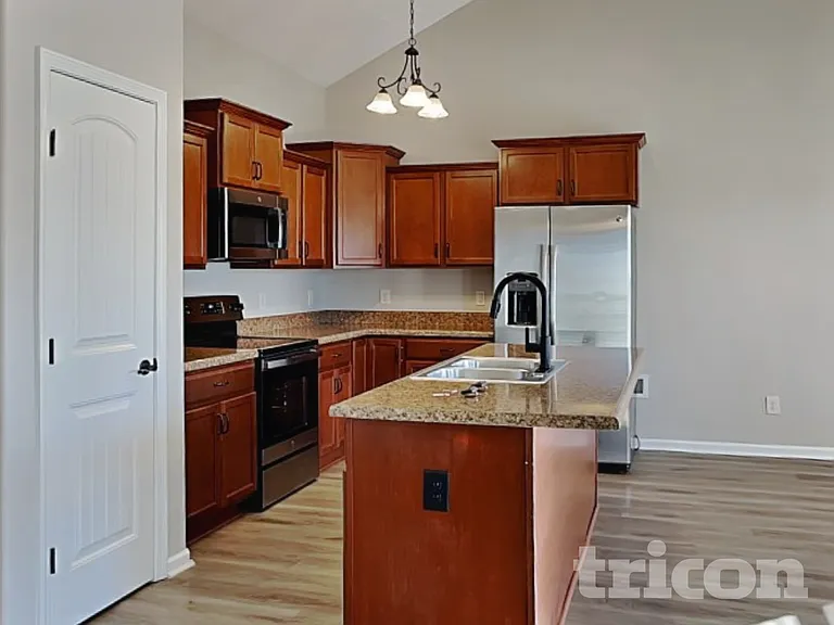 1862 Camelot Dr — Photo 6