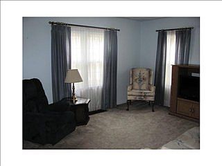 4th image of 120 Carter St