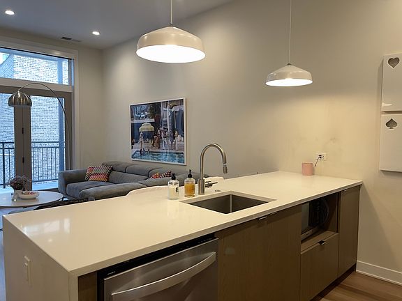 3rd image of 1553 N Wells St Unit 305