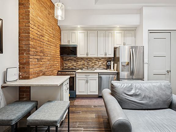 4th image of 218 E 125th St APT 3