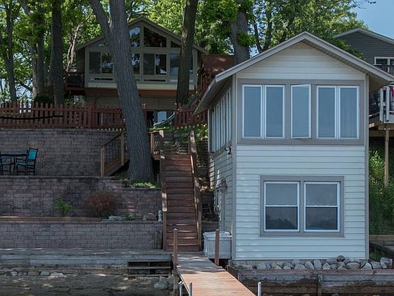 2nd image of 42683 N Woodbine Ave