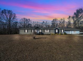 120 T H Hooper Ln, Mc Ewen, TN 37101