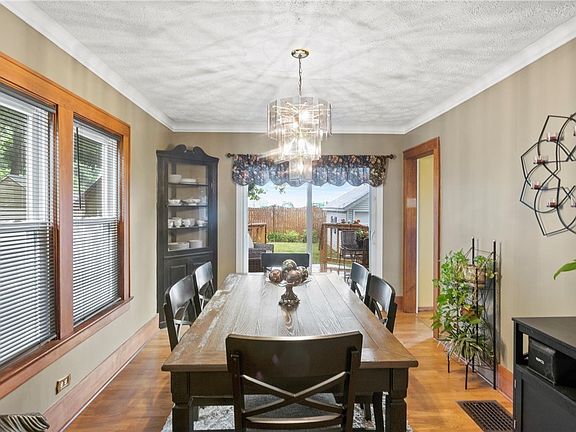 4th image of 60 Carlisle St