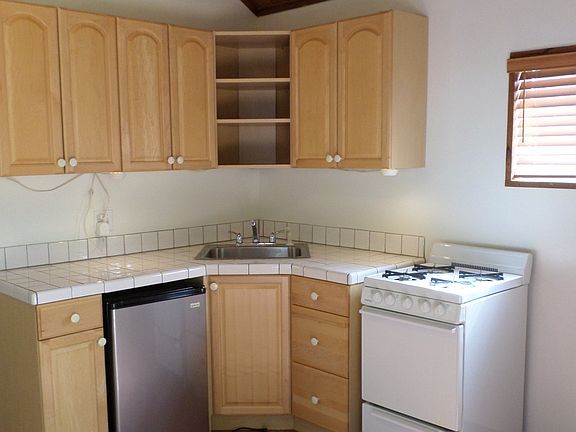 3rd image of 4643 Willowcrest Ave