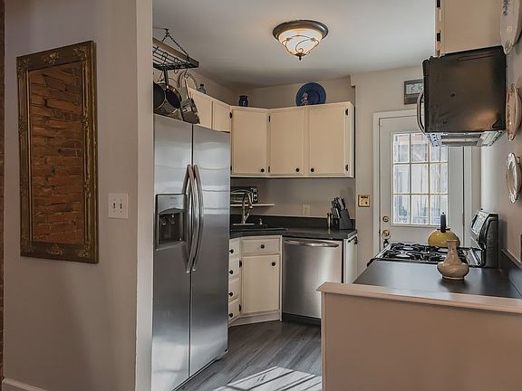 5th image of 2214 Pemberton St