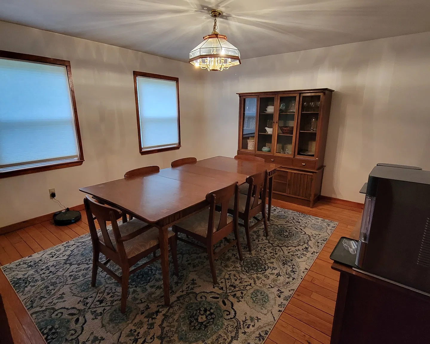 4 bed, 2200 sqft, $2,400 — Photo 3