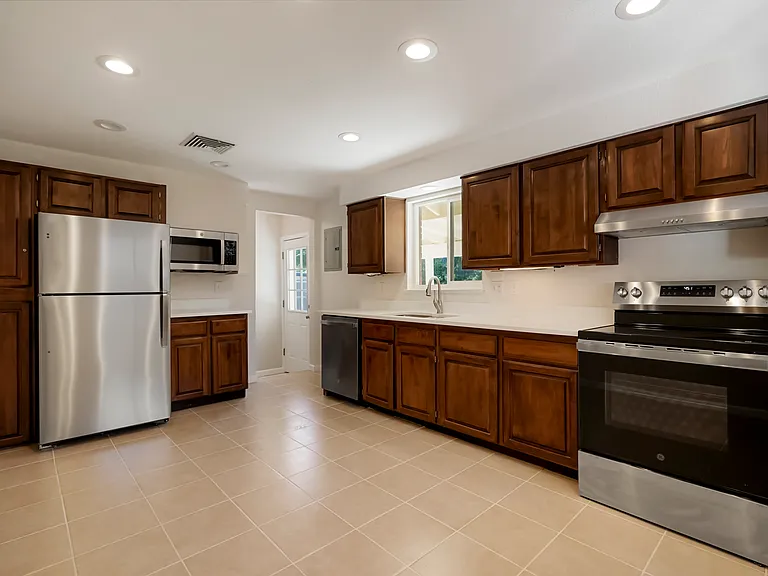 6023 Holland St — Photo 14