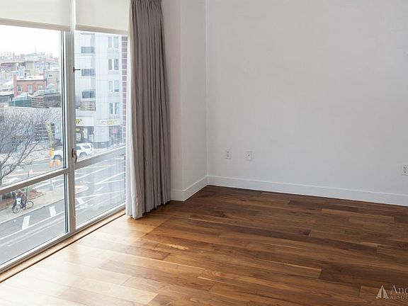4th image of 10-63 Jackson Ave #4A