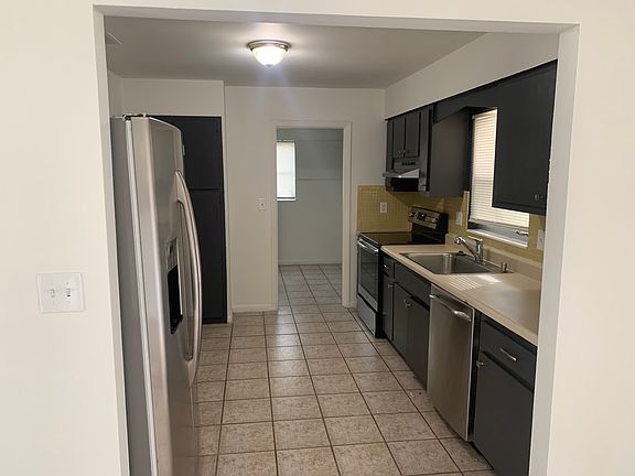 5th image of 427 Morgan Cir S #2