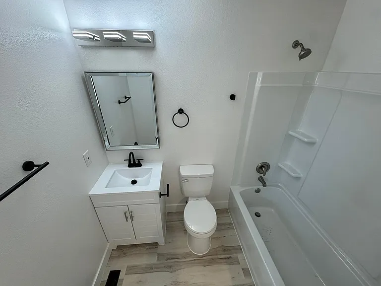 7820 Mayfair Dr #D — Photo 6