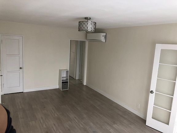 5th image of 1731 Cabrillo Ave APT 4