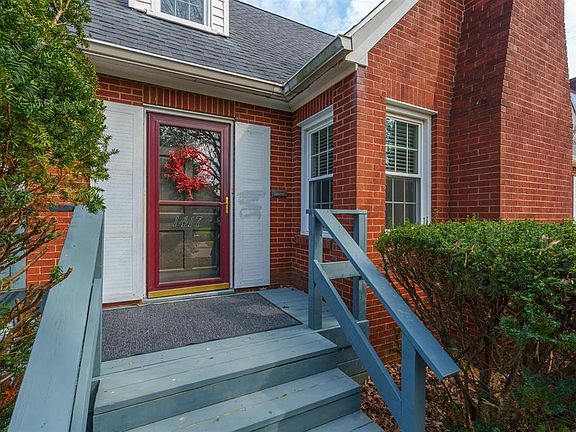 2nd image of 1417 Waverly Pl