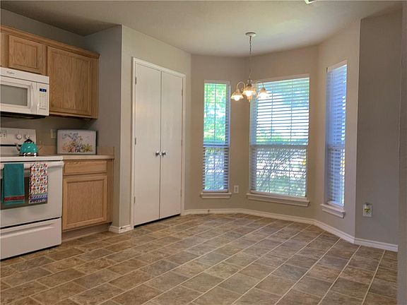2nd image of 104 Chesterfield Cir