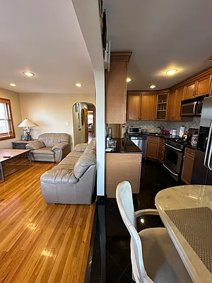 Rented by ERNY LLC | media 32