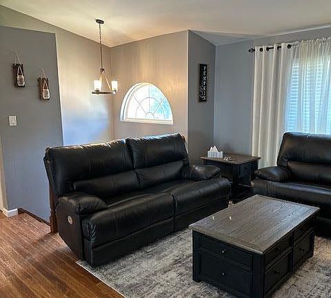 4th image of 123 Crystal Meadow Dr