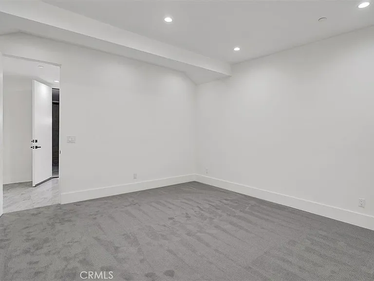 5520 Woodlake Ave — Photo 30