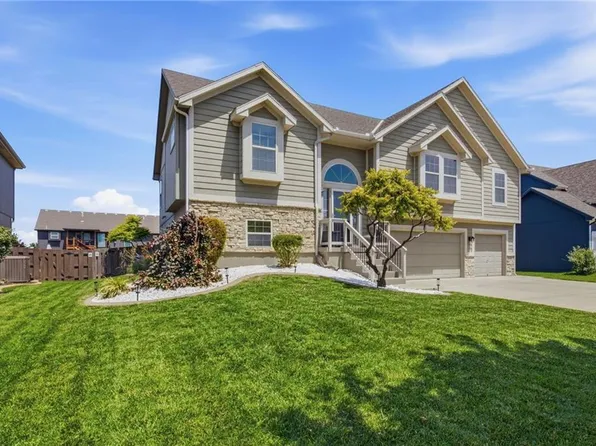 8210 NE 102nd St, Kansas City, MO 64157