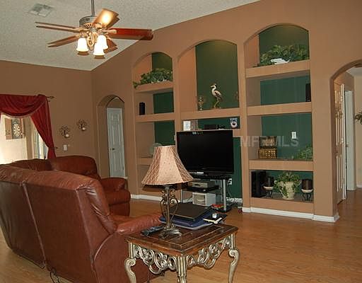 3rd image of 5628 English Oak Ct