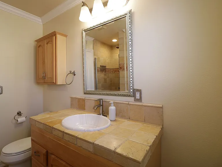 22325 Wyandotte St — Photo 23