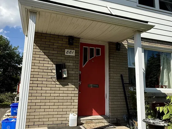 881 Smyth Rd, Ottawa, ON K1G 1P4