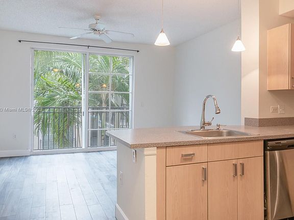 2nd image of 533 NE 3rd Ave APT 435