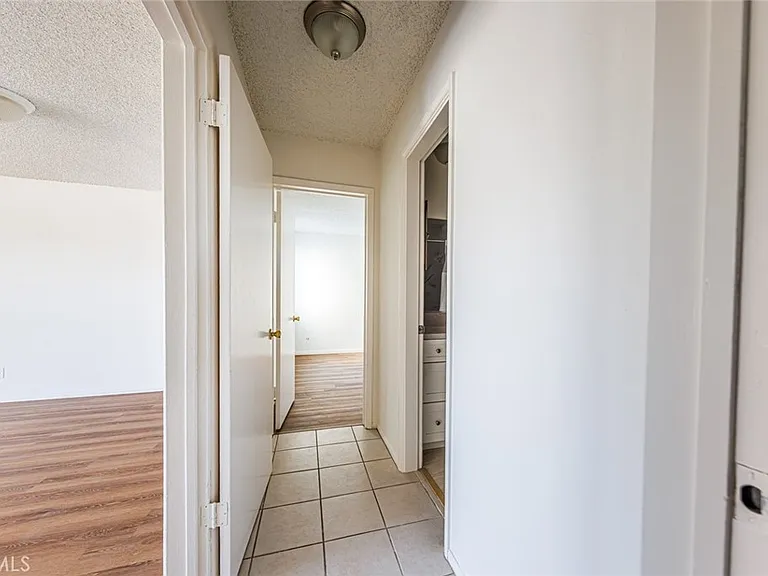 810 E Grand Ave — Photo 13