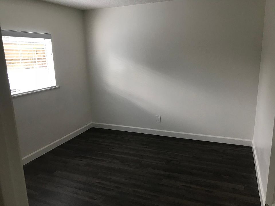 2nd image of 109 N Fairway Ln APT 9