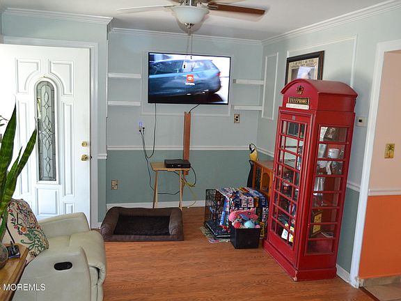 3rd image of 267 Seeley Avenue