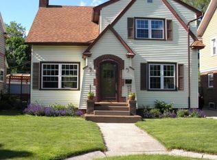 916 Sparrow Ave, Lansing, MI 48910
