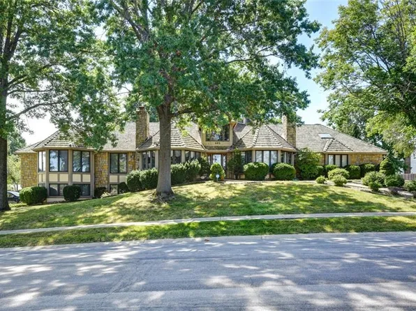 407 NE Landings Dr, Lees Summit, MO 64064