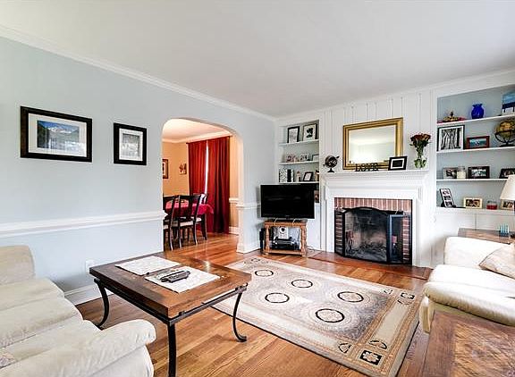 5th image of 4623 Radford Ave