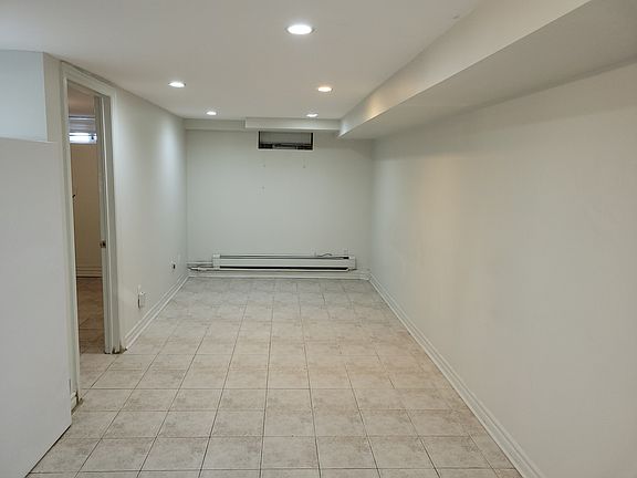 3rd image of 16 Golfdale Rd #B1