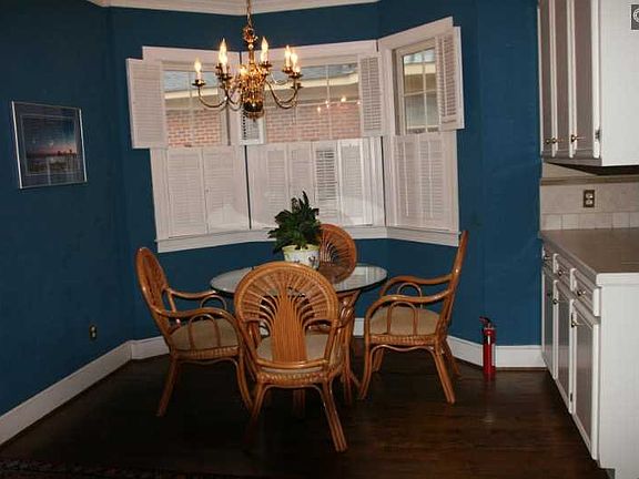 4th image of 707 Poinsettia St