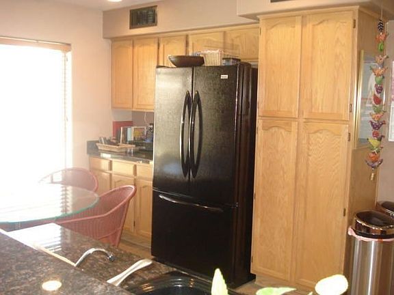 3rd image of 4306 E Graythorn Ave