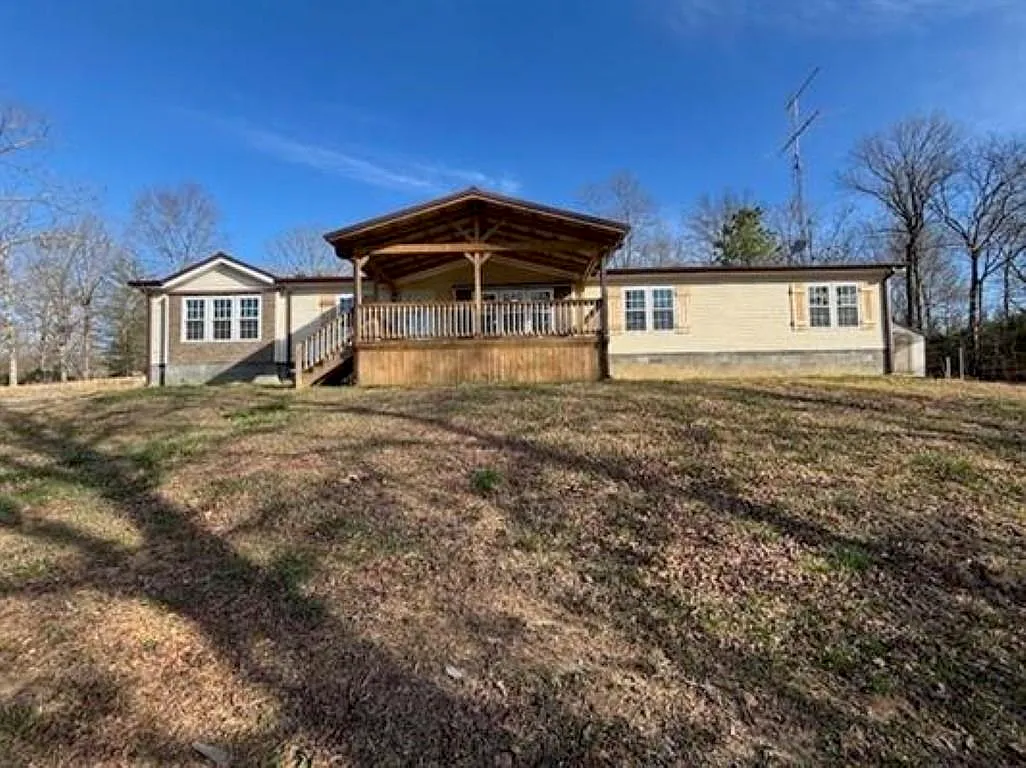 1360 Johnson Rd photo 1