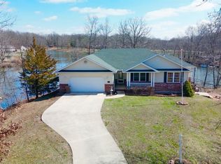 117 Spruce Ct, Brighton, IL 62012