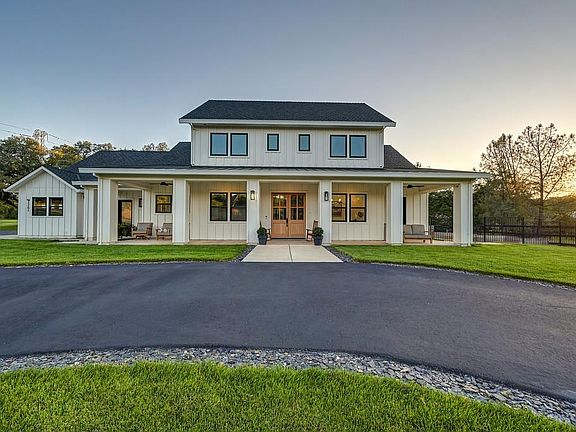 2nd image of 2201 Deer Valley Rd