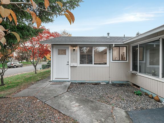 3rd image of 1585 SE 5th St #1585