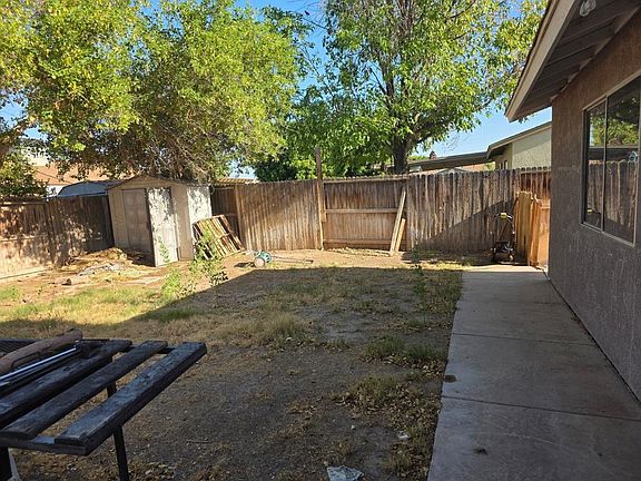 5th image of 978 Pater St