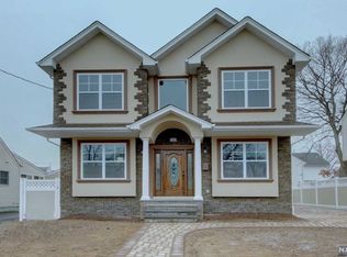 595 Spruce Ave, Saddle Brook, NJ 07663