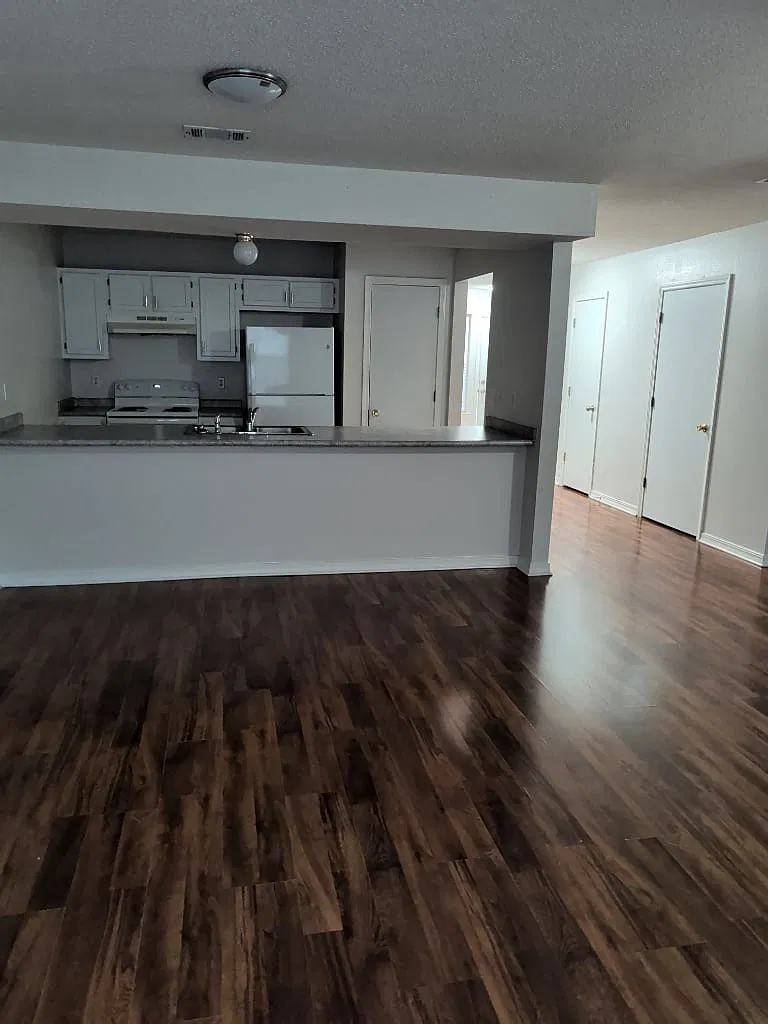 1829 Whispering Oaks Lane — Photo 2