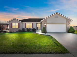 8819 Strathmore Ln, Fort Wayne, IN 46818