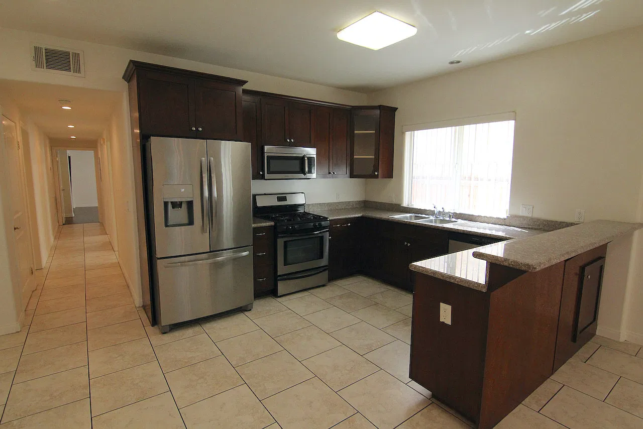 3 bed, 1125 sqft, $3,350 — Photo 4